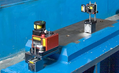 Verification of surface flatness for positioning the rest of the lathe